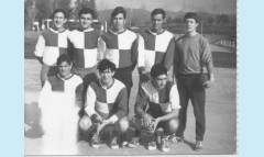 J.C. Somoza; Vallés; Osete; ¿?; Martínez de Contrasta;<br />Segivia; Celso Moro; Aristi Oruezabal.<br /><br />