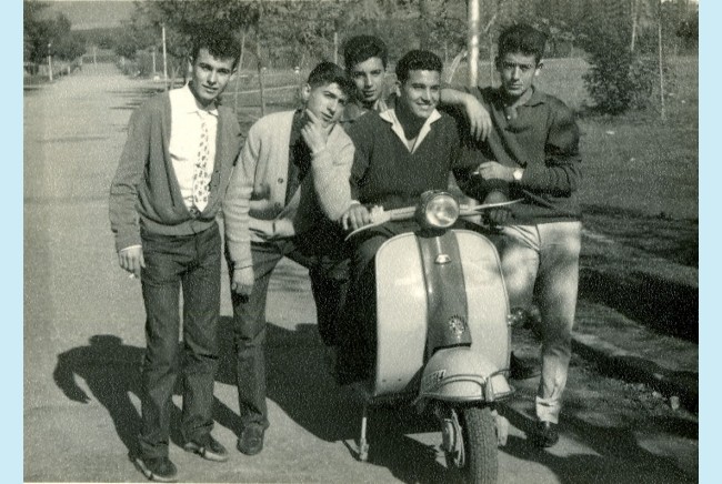 1961-62 3ºB Camp deporte <br />Se encuentra en la moto<br />