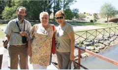 Máximo, Maite (esposa de Juan Molina) y Pilar (esposa de Paco Cantero) en Milagros (Burgos)<br />