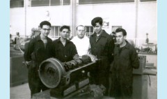 Año 59, Oficilia Mec. del Automovil con un chico de Cordoba, P. Esparza, Jaime Pons y Valcarce<br />